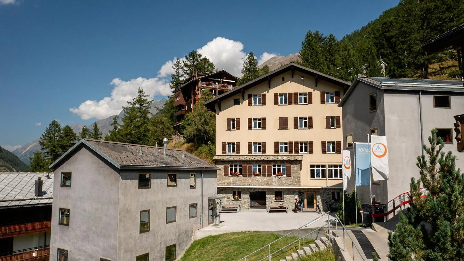 5 Günstige Hotels im Wallis für Smarte Bergreisende