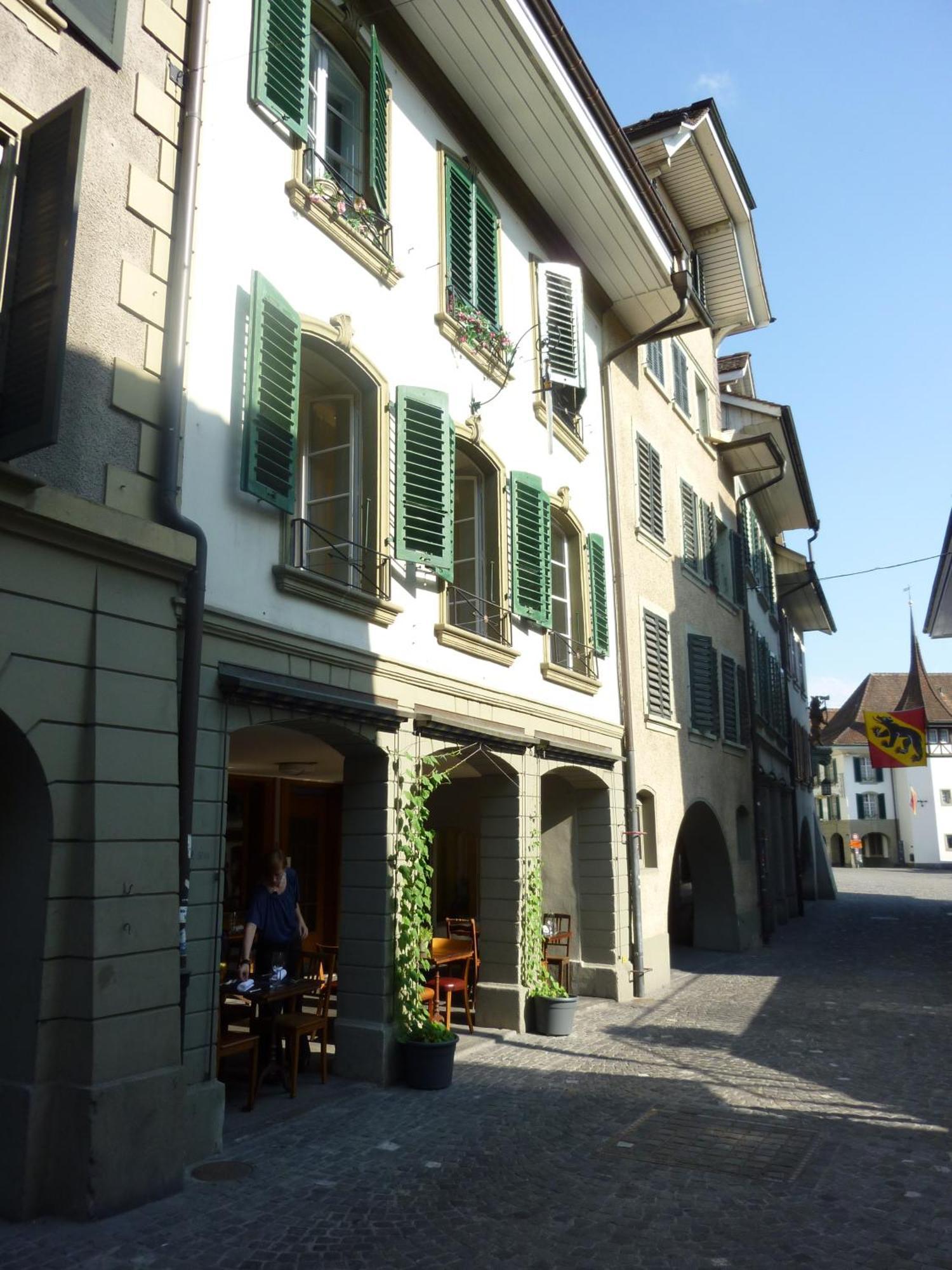Günstig Übernachten in Thun: 2 Budget-Hotels im Vergleich